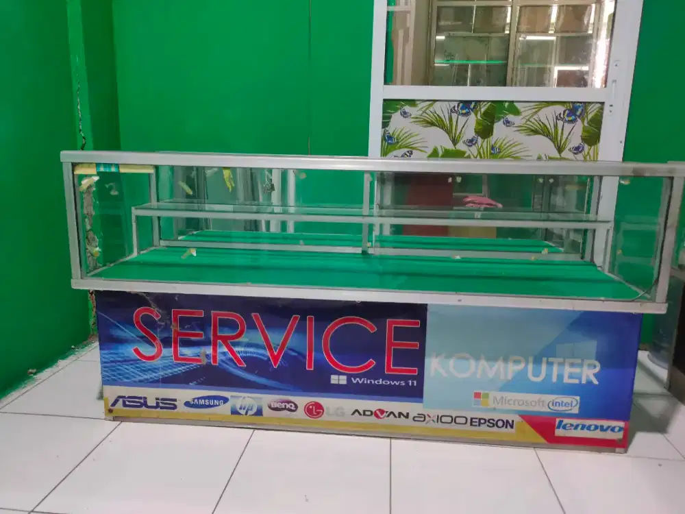 2 unit etalase konter hp bekas