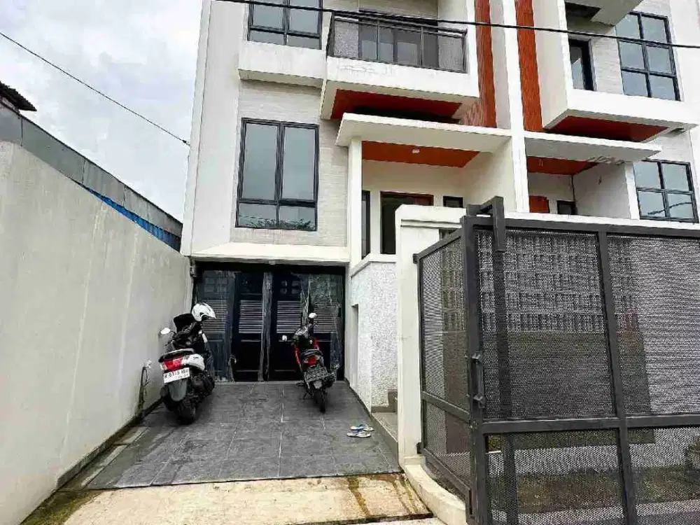 Dijual Rumah Siap Huni 3 Lantai Mewah Akses Jalan Lebar 2 Mobil di Duren Sawit Jakarta Timur