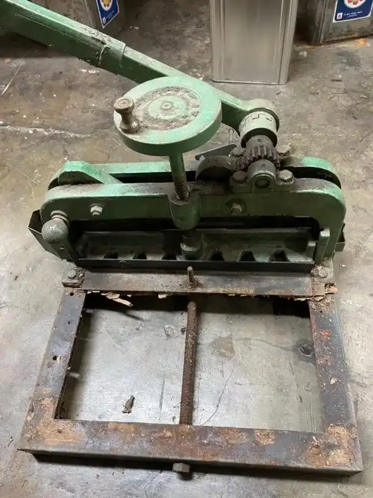 Mesin pemotong kertas mini