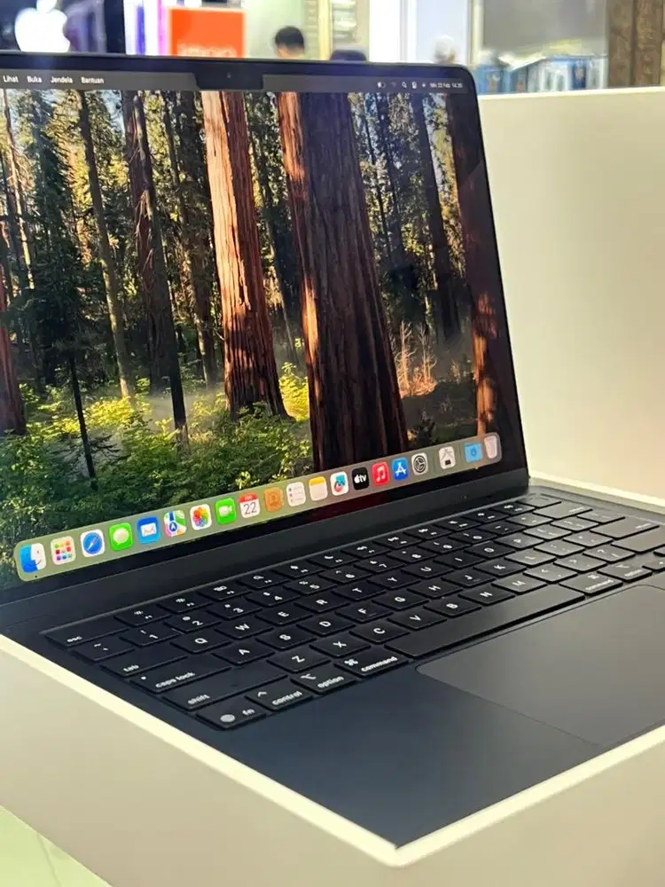Macbook air m4 15/256 gb garansi resmi