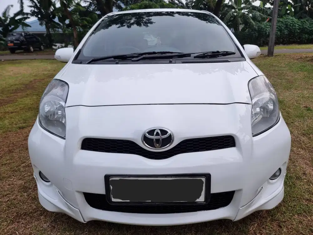 YARIS E MATIC 2014 2013 KM LOW FULL ORISINIL AN PRIBADI MULUS TERAWAT