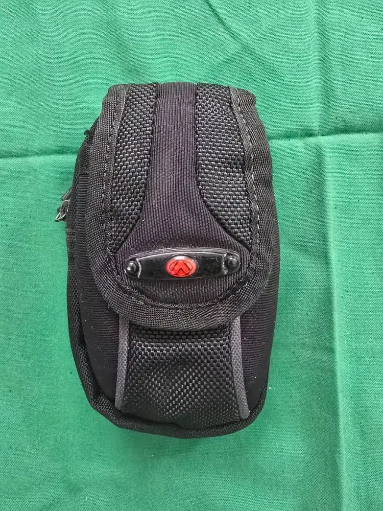 TAS PINGGANG KECIL / POUCHEIGER MERK