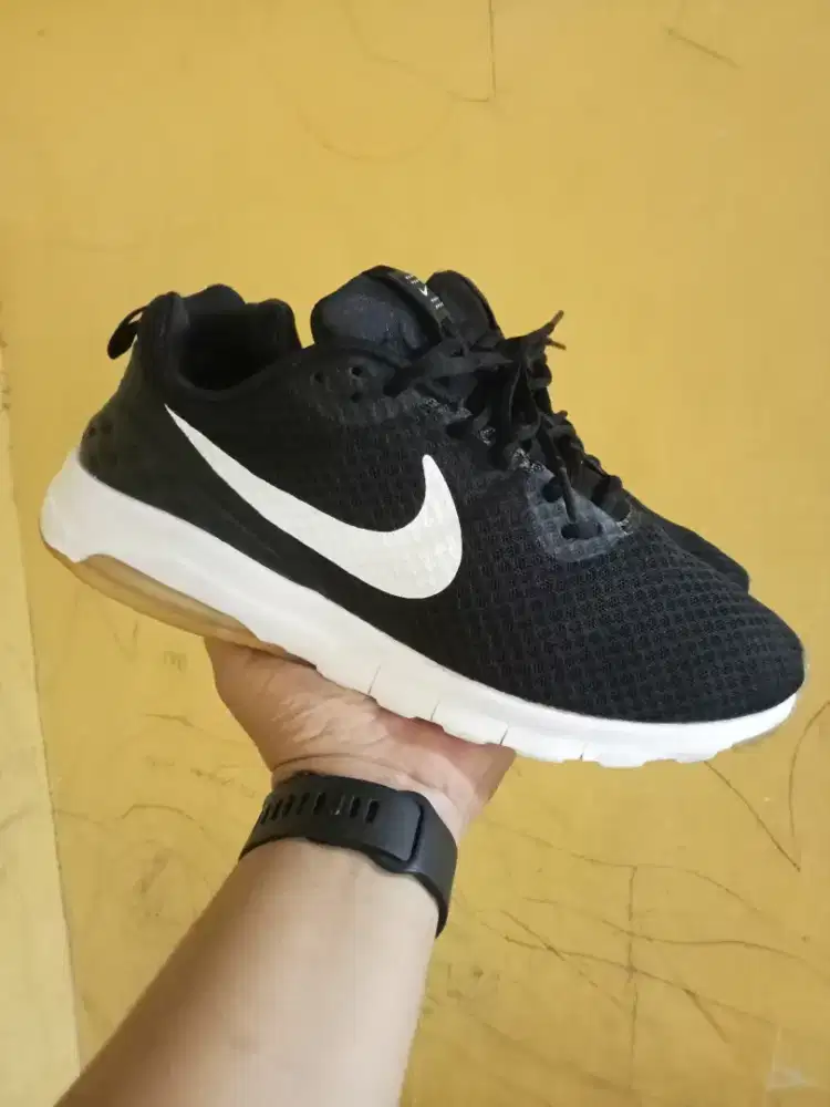 jual cepat bu sepatu airmax motion black white