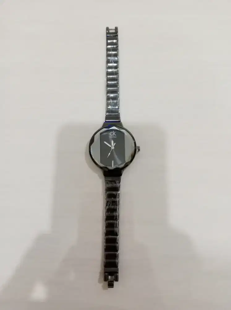 jam tangan harga 120 pas 
Lokasi Bogor cilebut jembatan dua