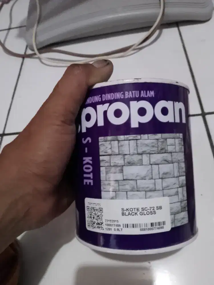 Dijual Bu cat buat batu alam sama obeng baru