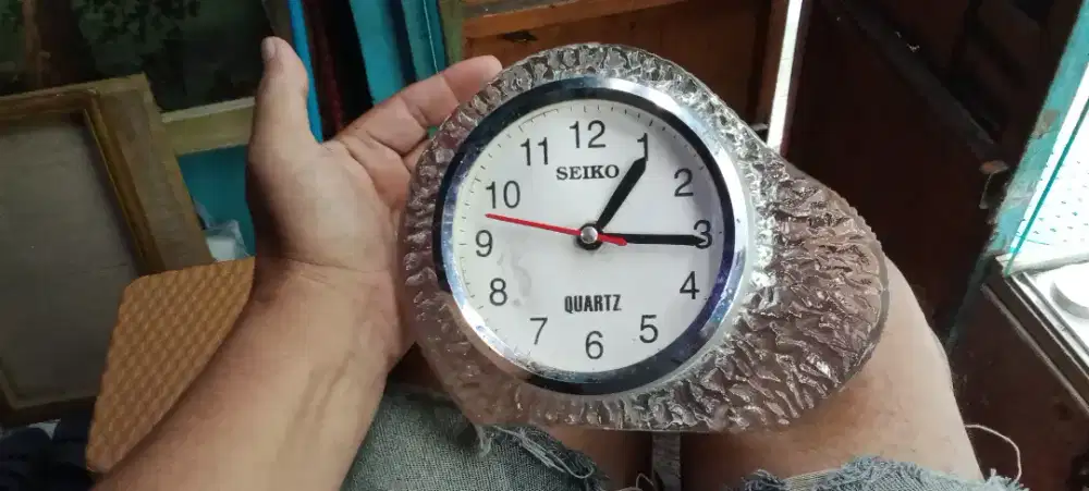 Jam meja crystal Seiko quarts