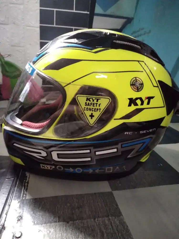 Jual helm kyt rc7 bekas
