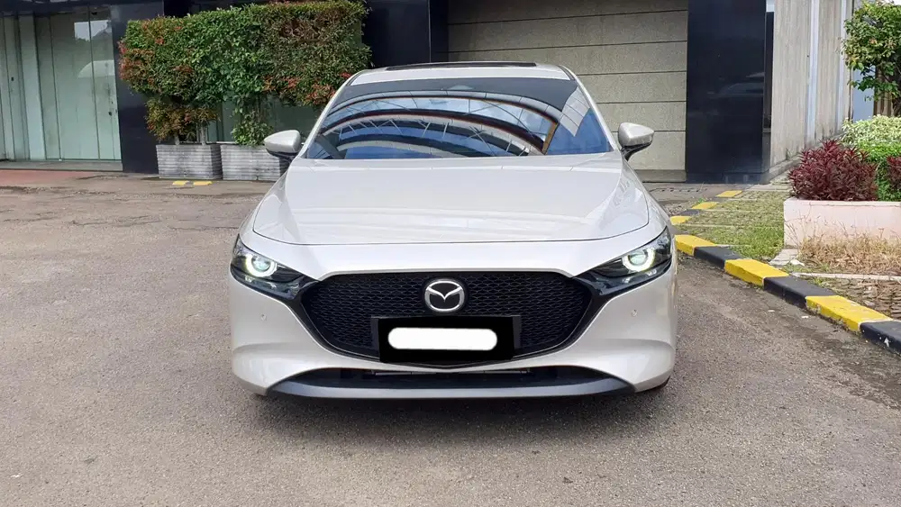 Km 2rb mazda 3 hatchback skyactive 2023 silver sunroof pajak panjang