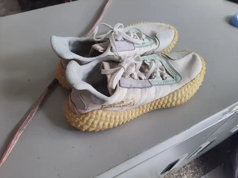 Sepatu Adidas kamandaka