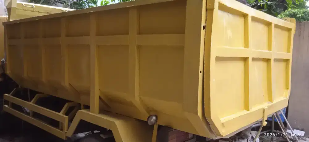 Dijual murah bak dam truk masih mulus siap pakai samping kiri kn bagus
