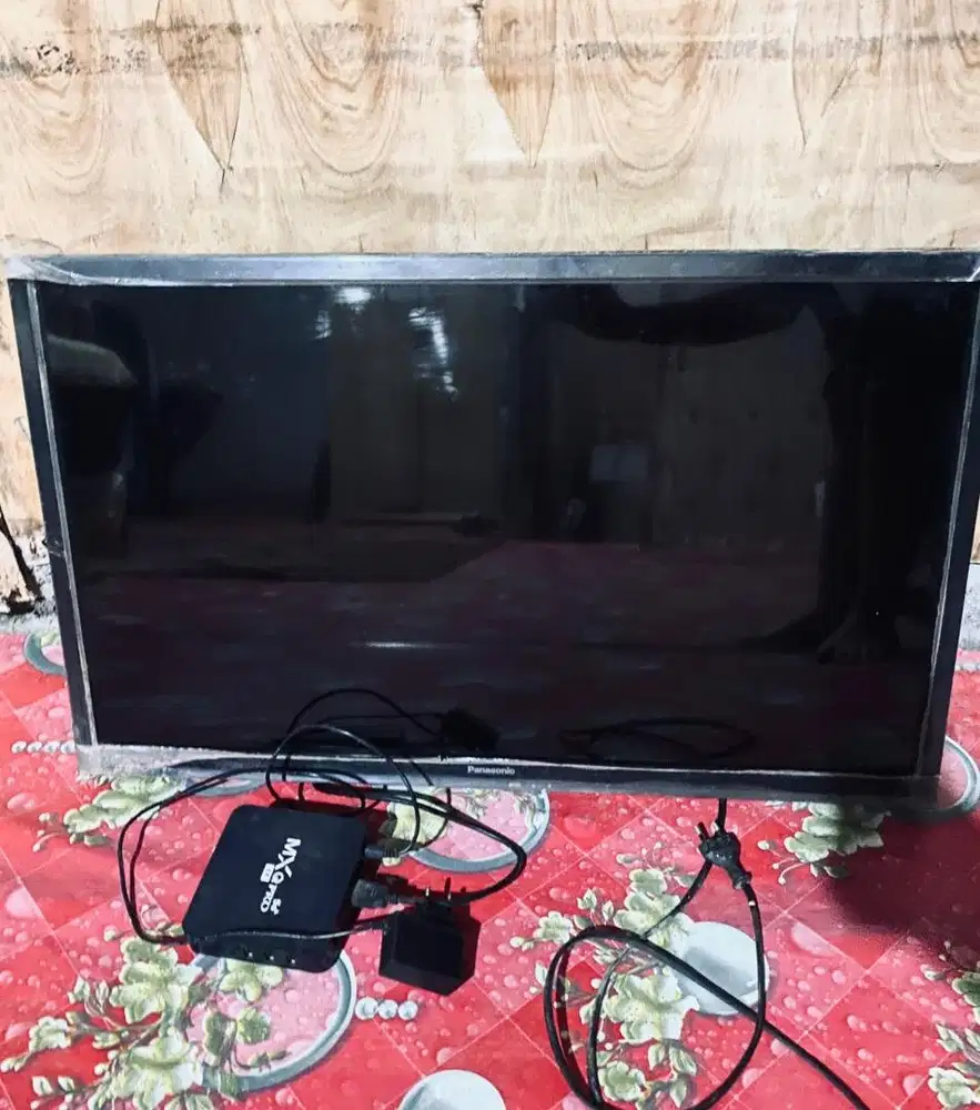 TV LED Panasonic + Set Top Box