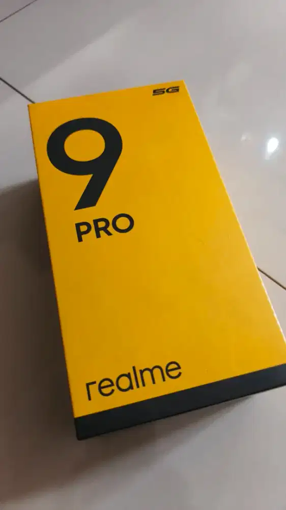 Handphone Realme 9Pro 5G second dengan kondisi baik, komplit, terawat