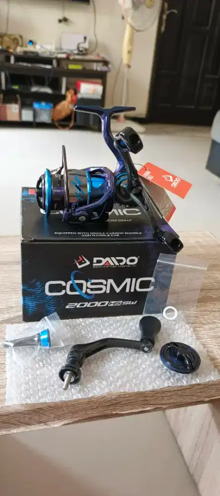 Reel Daido Cosmic 2000 HS SW with reel stand also Update version