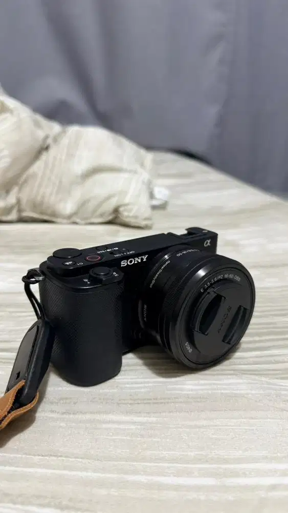 Jual kamera sony zv E 10 plus 2 lensa kondisi like new sangat mulus