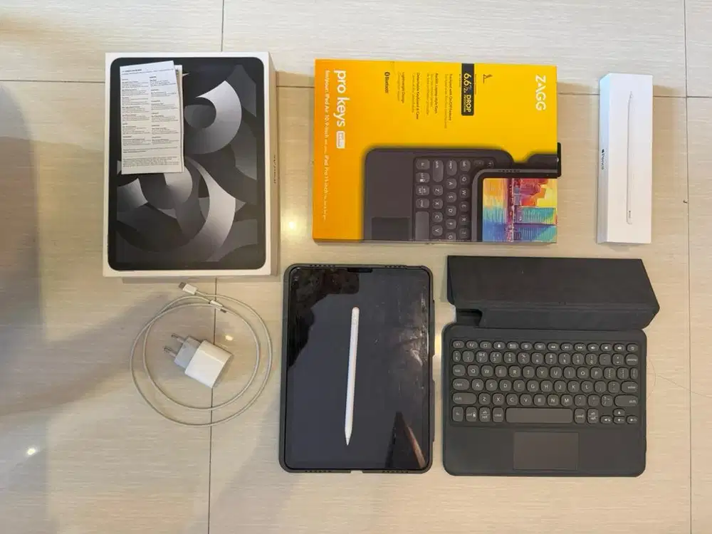 IPAD AIR 5 256GB WIFI FULLSET + Apple Pencil 2 + Keyboard ZAGG -Mulus