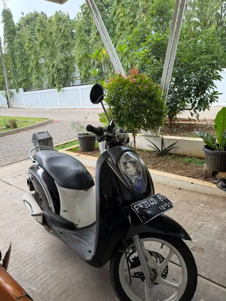 DIJUAL MOTOR HONDA SCOOPY 2010