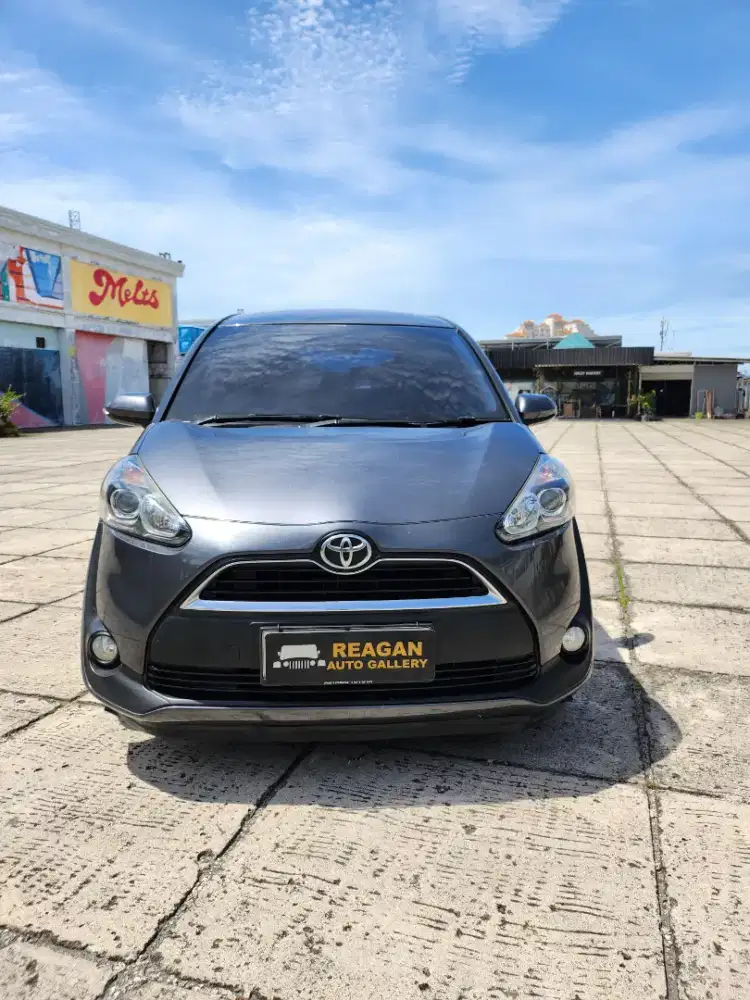 Toyota SIENTA V AT 2018, KM low, dp 15jt aja siap pakai buat lebaran