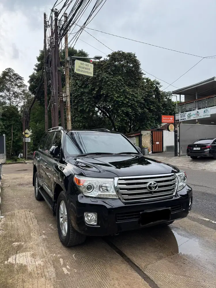 CASH Toyota Land Cruiser VX200 ATPM Full Spec 2012 Like New Condition