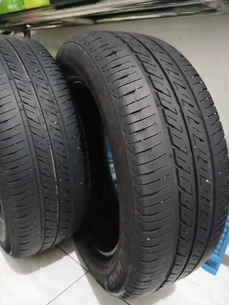 Ban mobil r15.Ban bridgestone bekas kondisi baik siap pakai 185/55/15