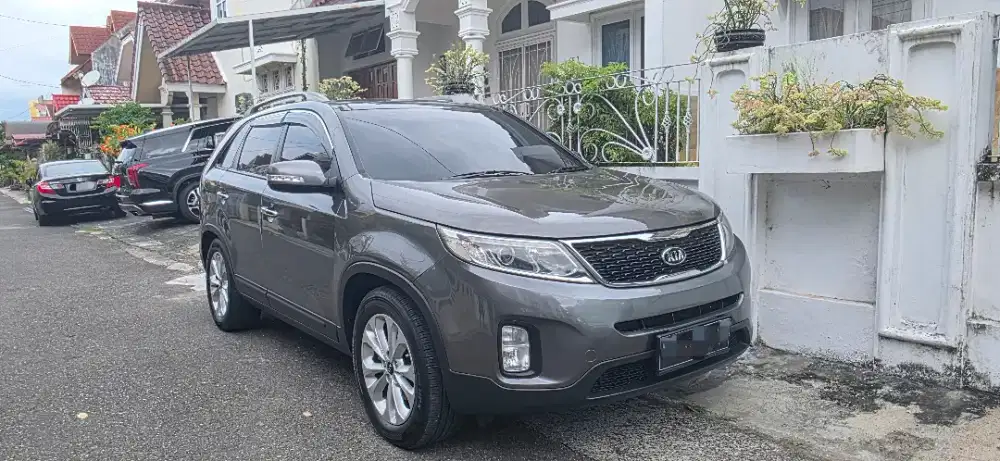 kia sorento diesel abu-abu