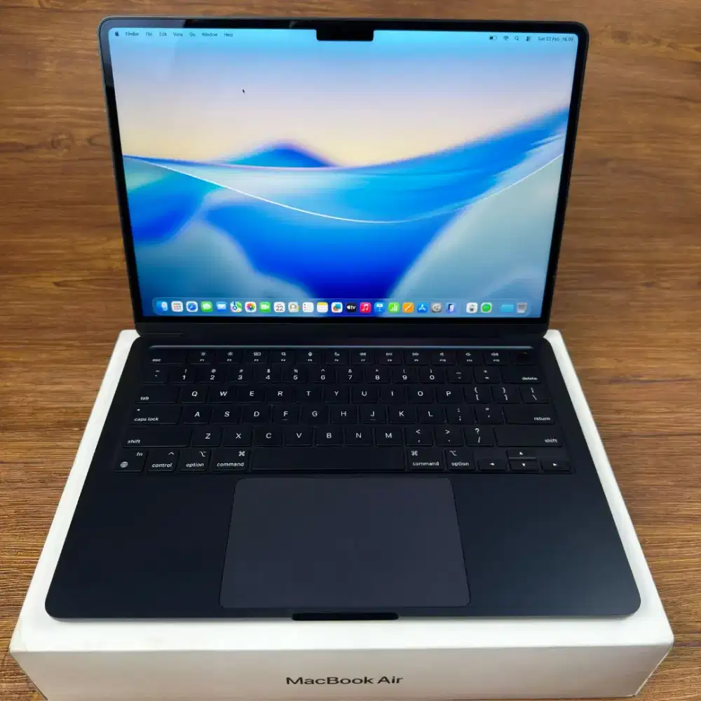 Macbook air m2 2022 ram 8gb ssd 256gb mulus fullset ex ibox