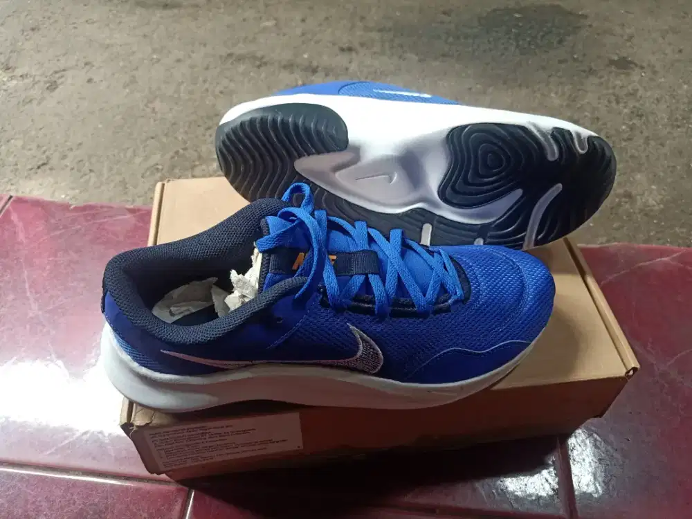Sepatu Nike legend essential ori size 44