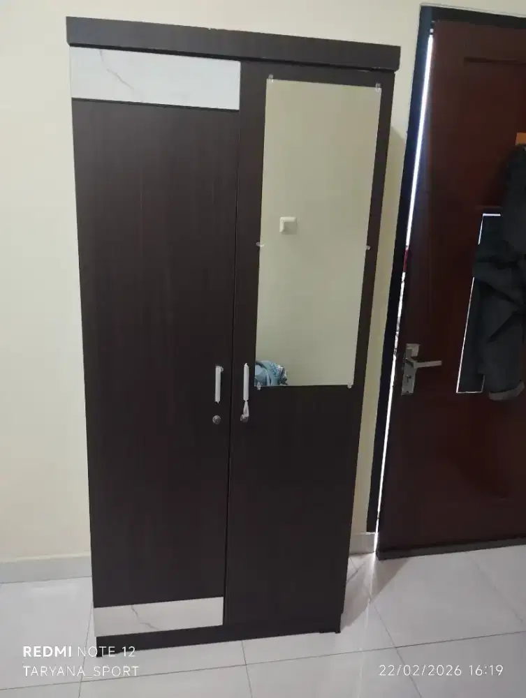 Lemari Pakaian + Kaca