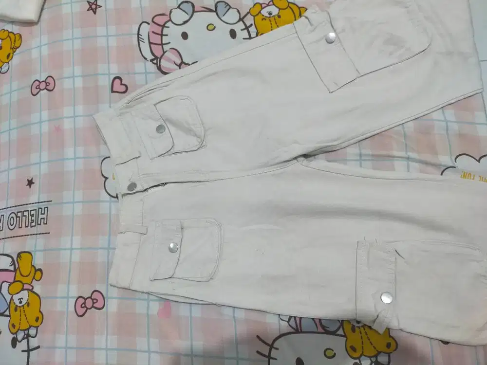 SWEATER DAN CELANA WANITA