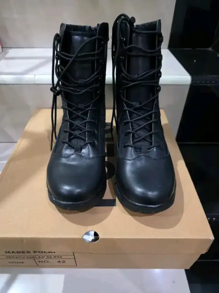 Sepatu pdl ukuran 41-42