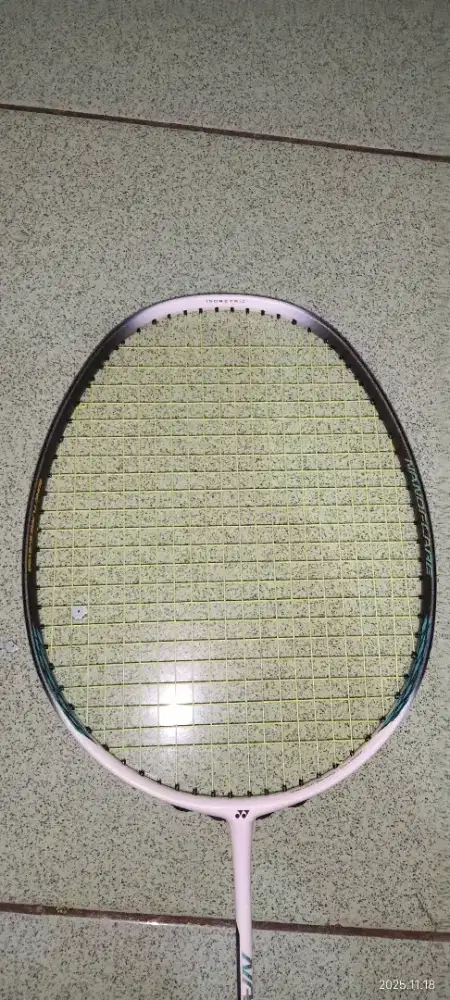 Raket badminton yonex