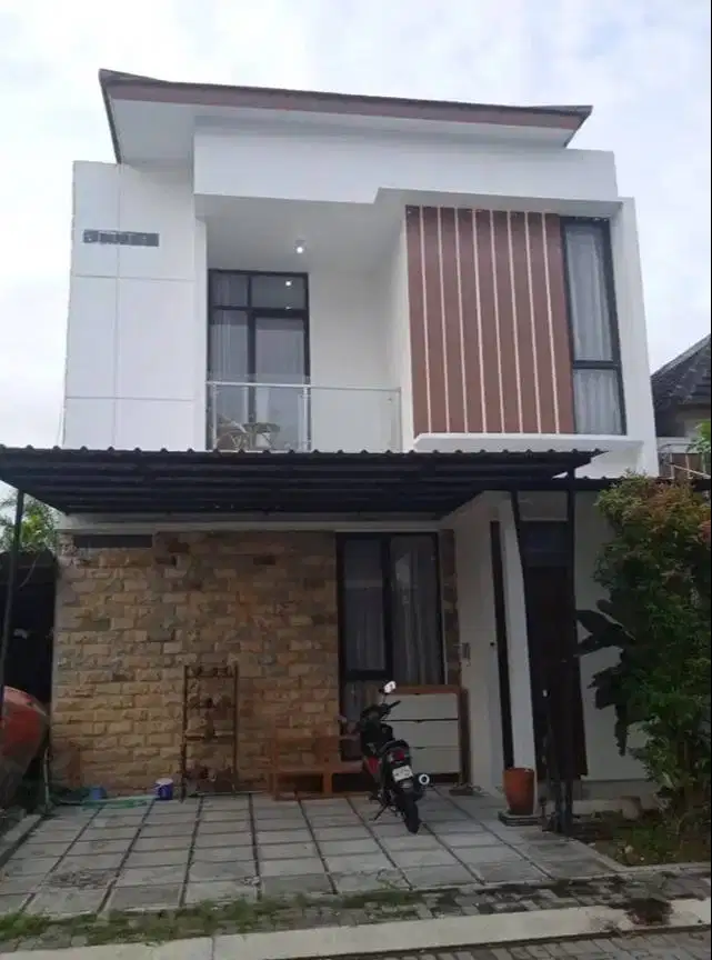 Rumah 2 Lantai Luas Semi Furnished Asri dan Nyaman
