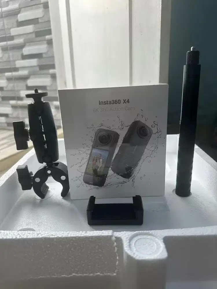 Insta360 X4 new segel inter plus kelengkapannya