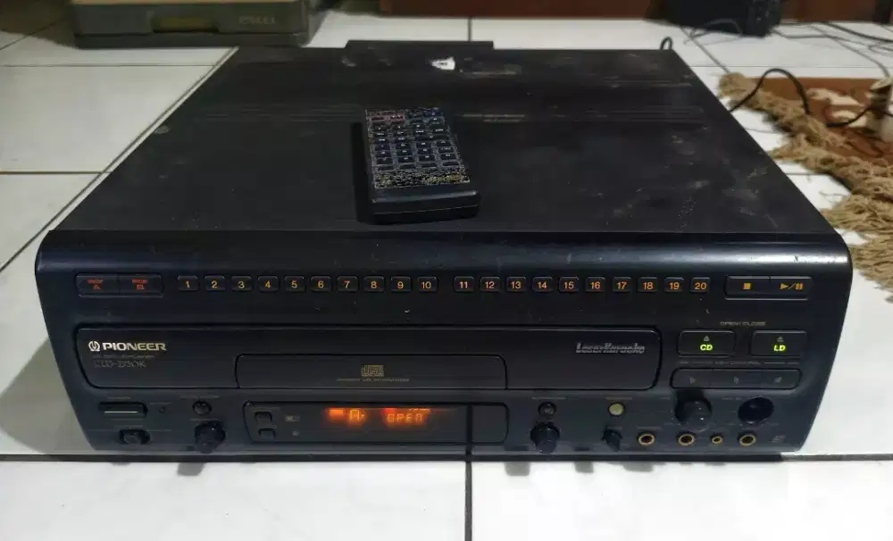 KOLEKSI LASERDISK PLAYER PIONEER VLD2730K+2MIC KARAOKE+DVD PLAYER SONY