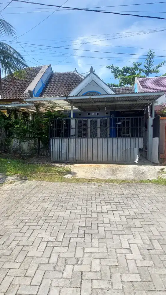 DISEWAKAN RUMAH