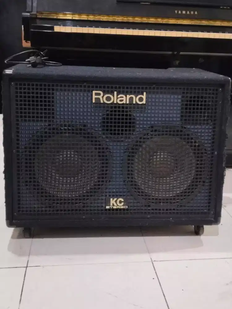 Ampli Roland KC-880