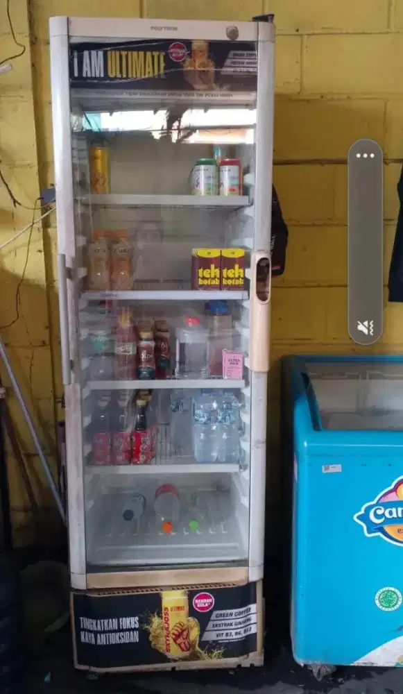 Lemari es showcase merk Polytron 180L kondisi normal