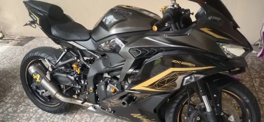 Kawasaki ZX25R ABS