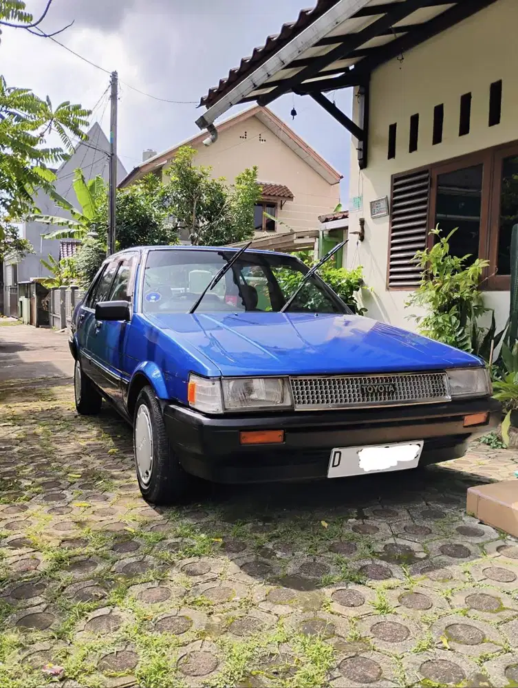 Toyota Corolla SE Saloon 1987