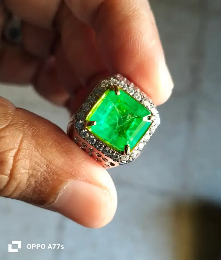 Cincin zamrud Colombia