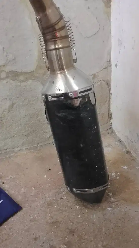 Knalpot racing Akrapovic