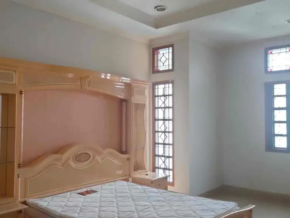 Jual / sewa rumah

 
Lt. 220/300
2 lantai + dak jemur
3 KT +1
2 KM +1
Carport 1 mobil
Garasi 2 mobil
Lebar muka : 9 m
Masuk mobil 1 arah
Air : PDAM
Listrik : 3500W
Hadap : barat
Harga jual : 2.75 M nego
Harga sewa : 75 jt per thn

fn