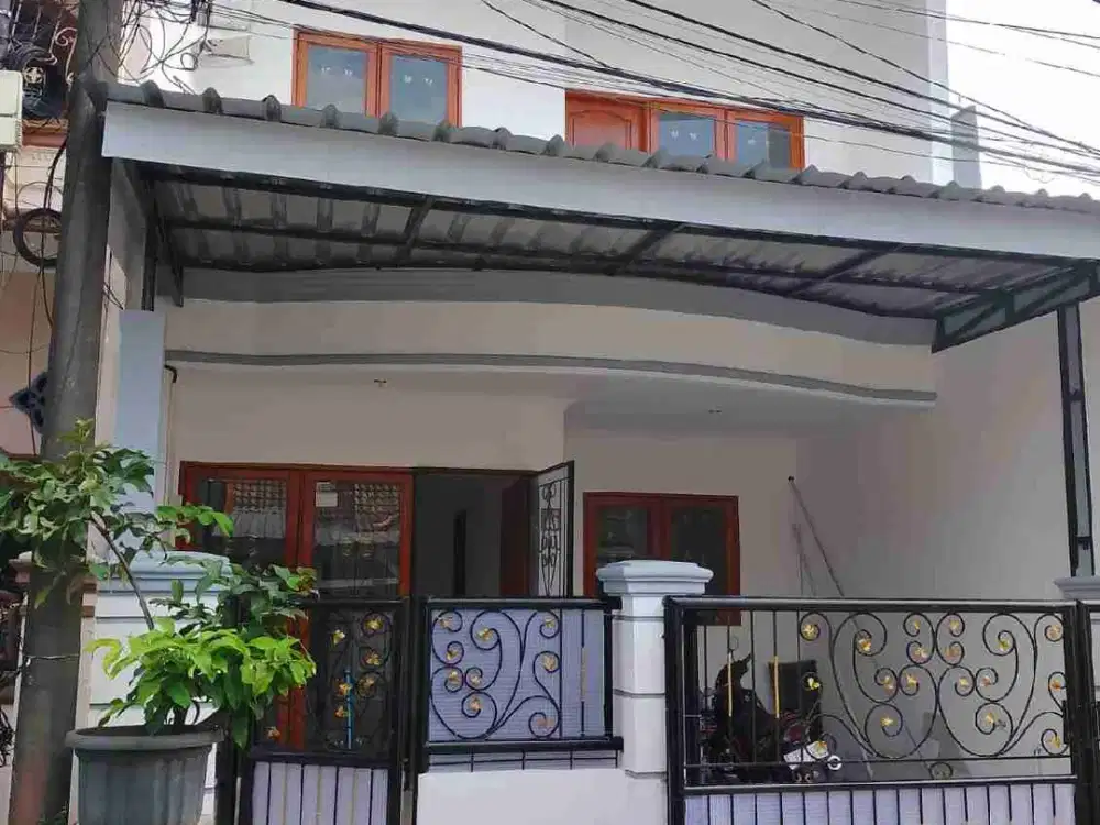 Dijual Rumah 2 lantai Baru Renov di Taman Harapan Baru Kota Bekasi
