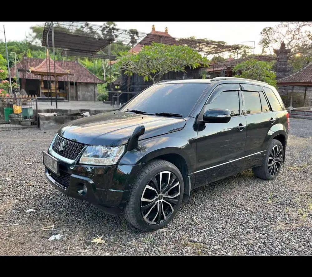 Suzuki Grand Vitara AT 2.0 | Rp 95 juta