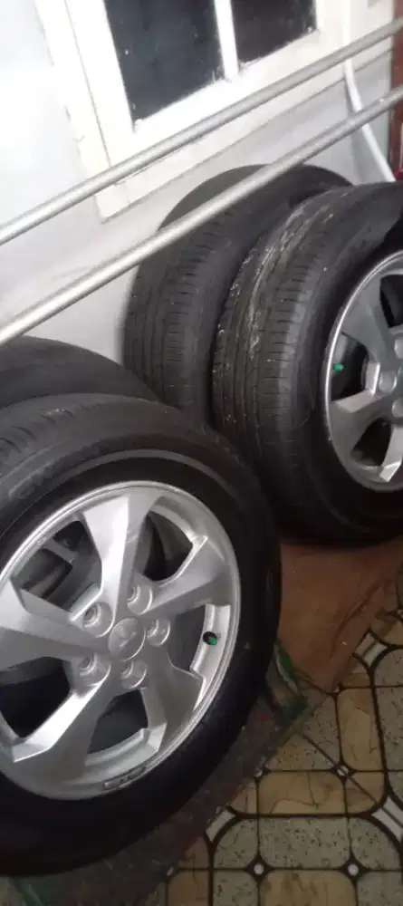 Velg dan Ban Bekas Mobil Expander Sport Ring 16 Merk GT Radial