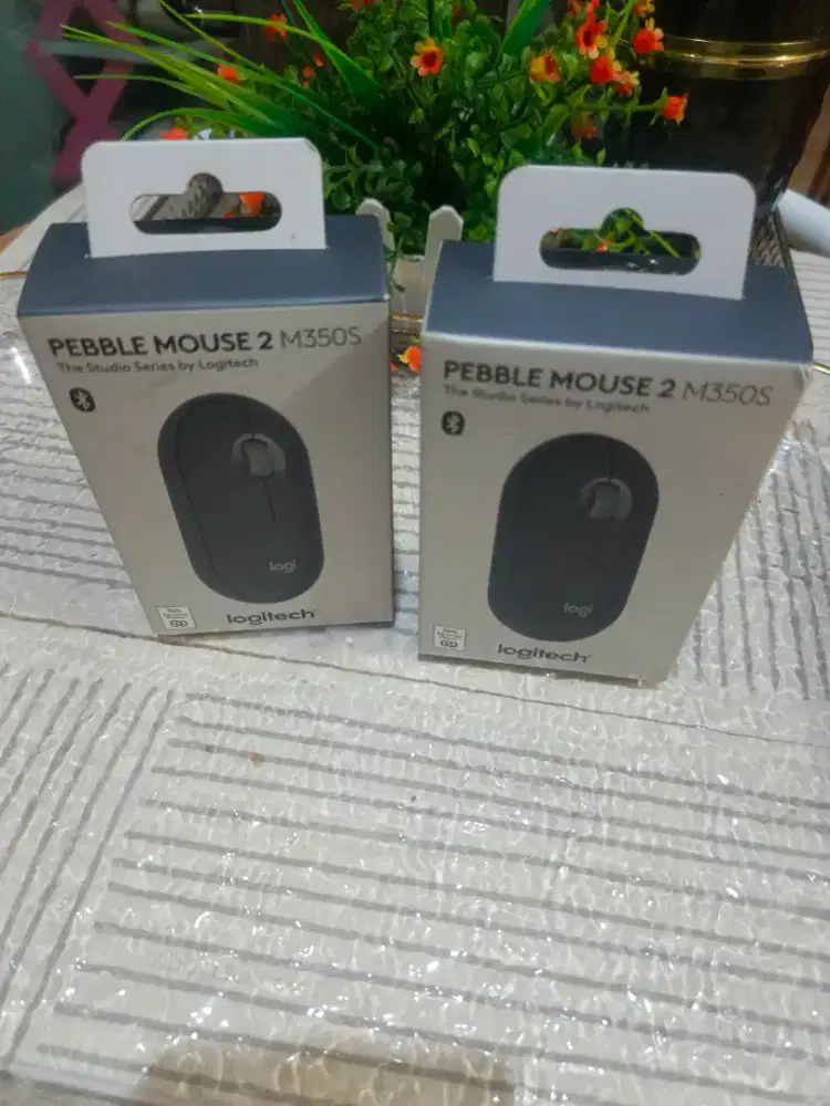 Mouse LOGITECH Wireless 2 unit masih baru