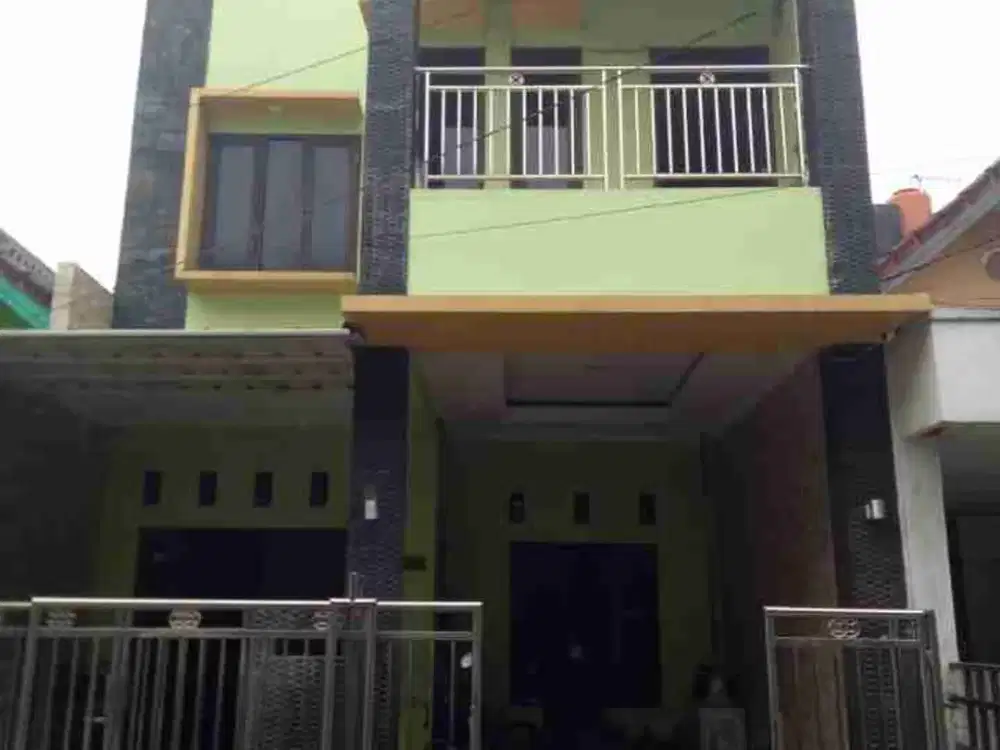 Dijual cepat Rumah 2 lantai di Taman Harapan Baru
