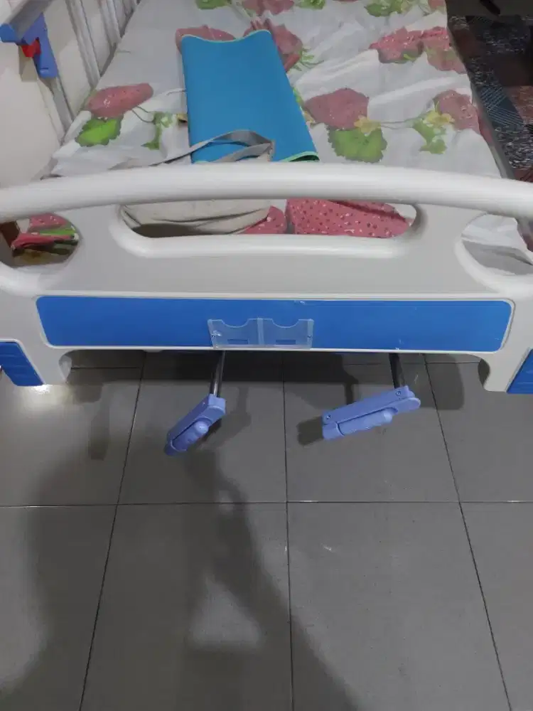 Tempat tidur rumah sakit