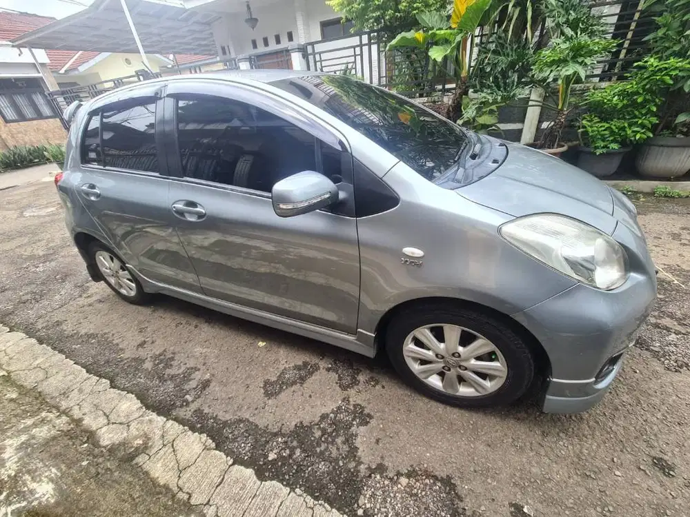 Toyota Yaris Bakpao 2013 Silver