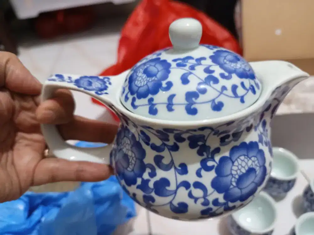 barang antik,set cangkir dan teko nya buat minum teh atau jamu