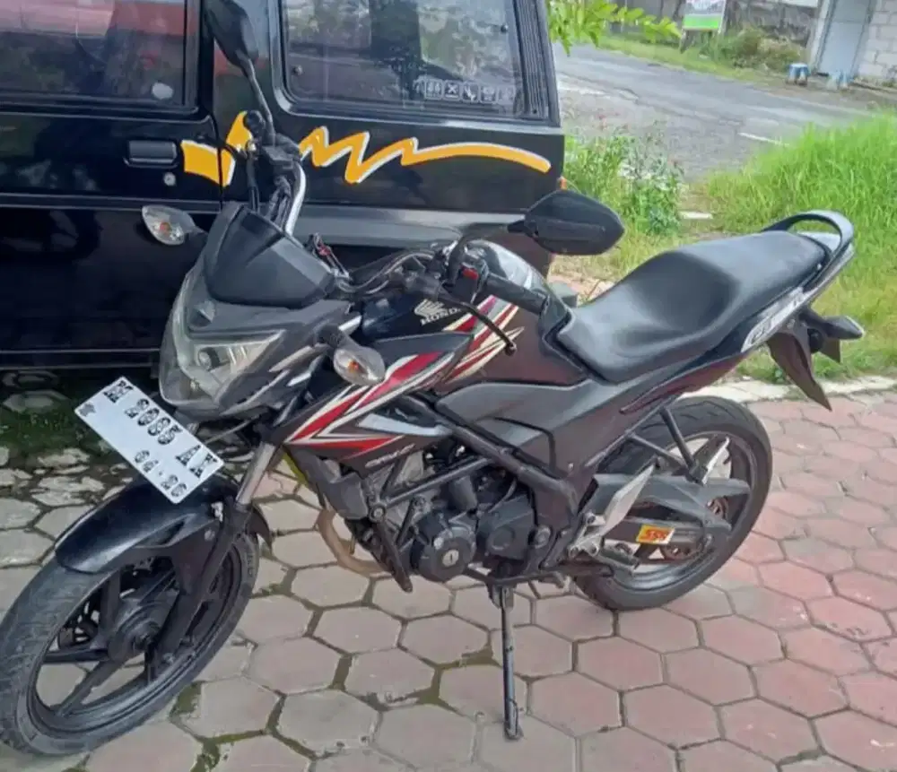 jual Honda cb 150r surat lengkap,pajak hidup.M madura.Siap pakai.